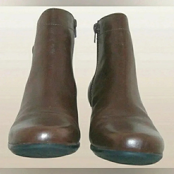 Clarks 11 Brown Leather Classic Chic Mod Retro Ankle Bootie - Picture 4 of 7